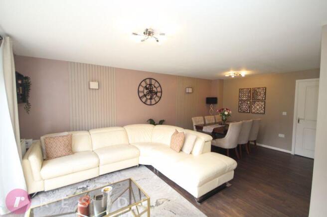 Lounge / Dining Area