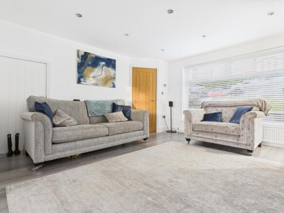 CAM03729G0-PR0191-STILL003