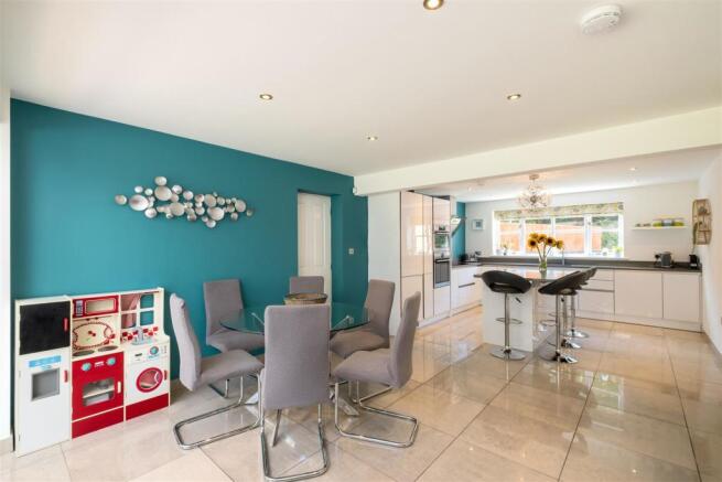 Kitchen/Dining Area