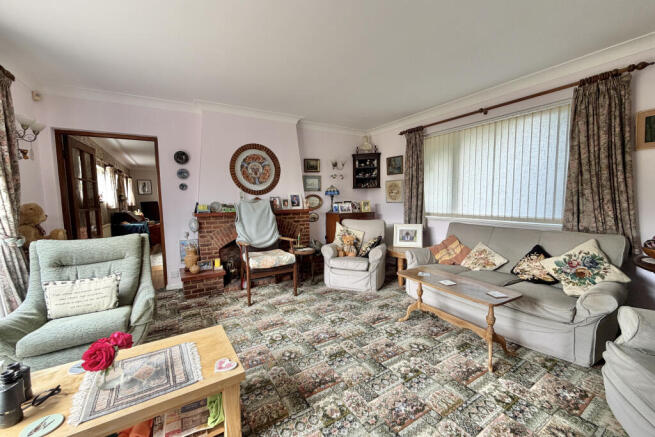 Main Road, Sellindge, Ashford, Kent photo 4
