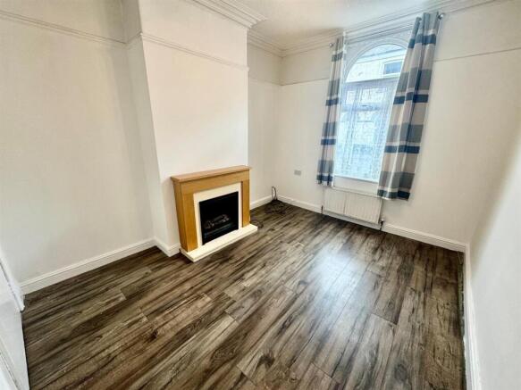 3 bed Terraced for sale Image 10