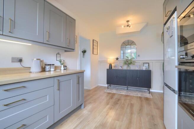 4 bed Semi-Detached for sale Image 5