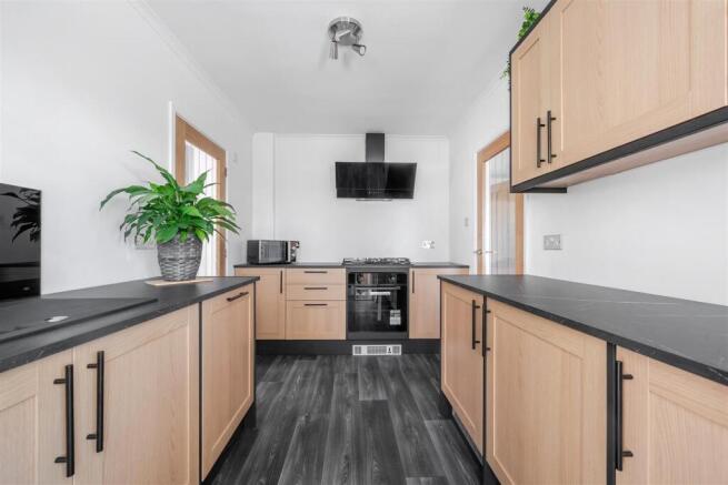 KITCHEN/ DINING ROOM