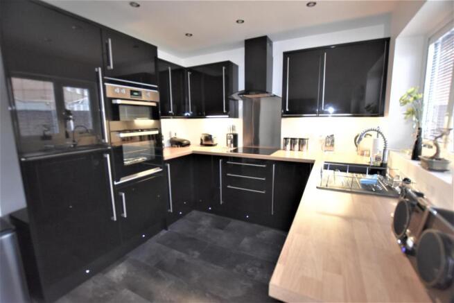 KITCHEN/ BREAKFAST ROOM
