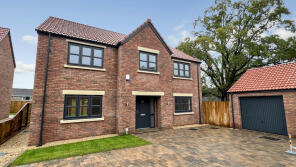 Gralene, Petticoat Lane, Dilton Marsh BA13 4DG