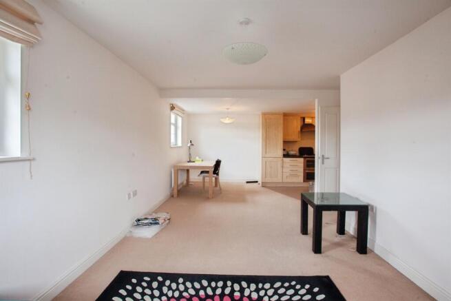 2 bed Apartment for sale Image 6