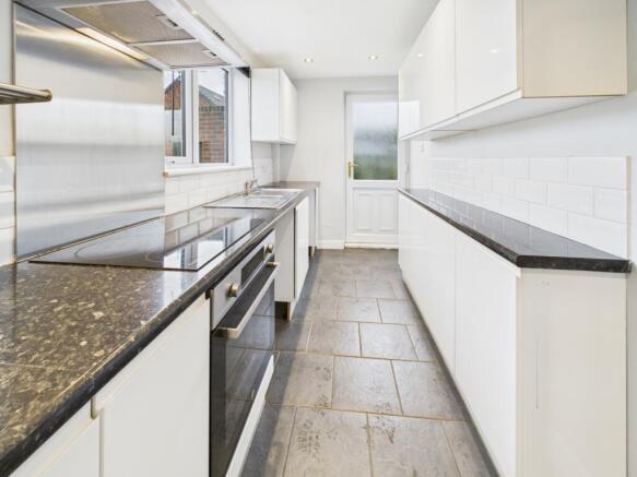 CAM04233G0-PR0046-STILL025