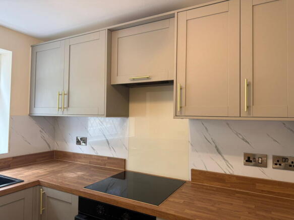 2 bed Flat to rent Image 5