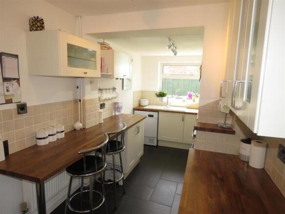 Kitchen 2.JPG