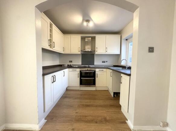 3 bed Town House to rent Image 4
