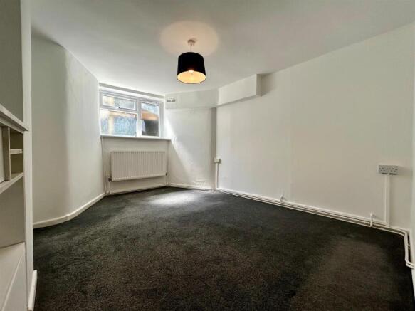 bedroom 1a.jpg
