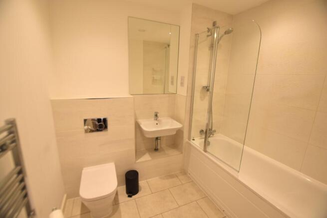 13 Clarke House bathroom