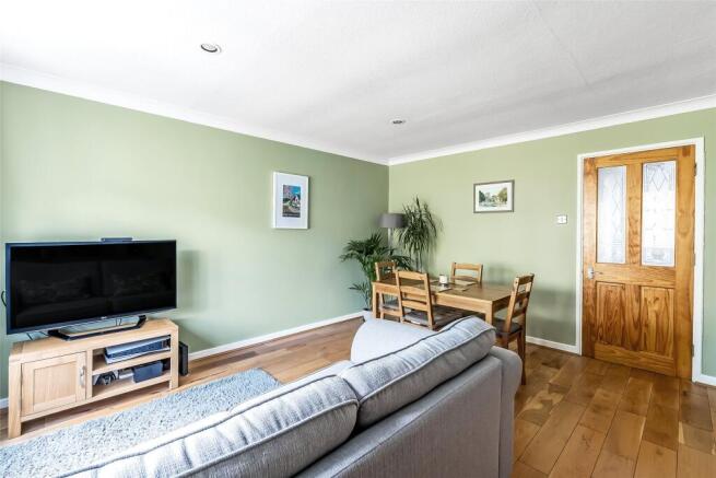 Oaks Close, Leatherhead, Surrey, KT22 photo 4