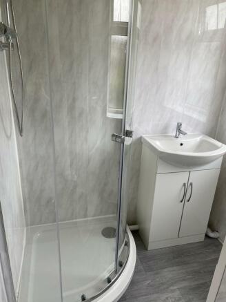 Shower room 1.jpg