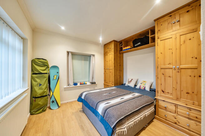 4 bed Semi-Detached for sale Image 10