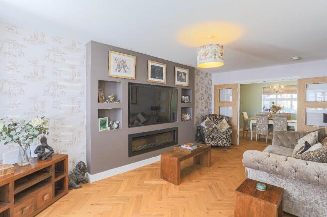 4 bed Detached for sale Image 9