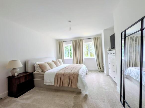 4 bed Detached for sale Image 12