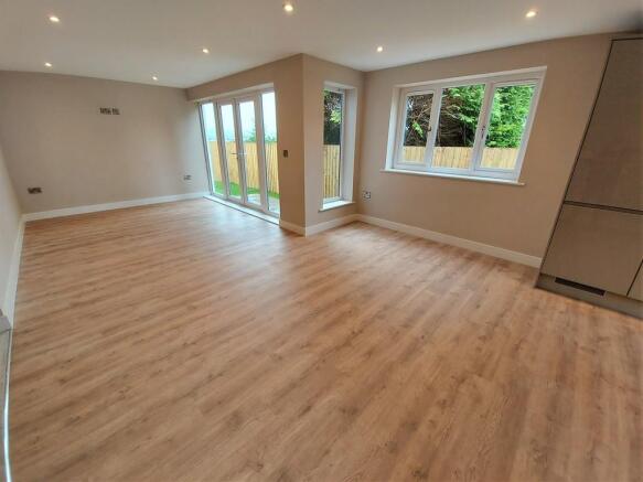 Modern Living Din...