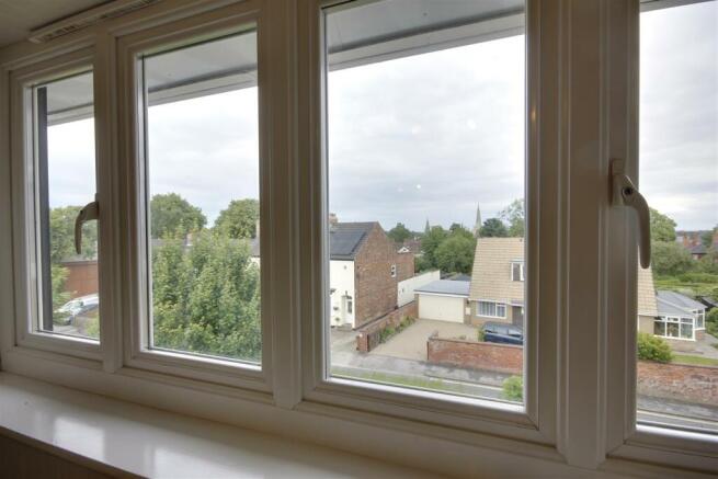 2 bed Flat for sale Image 11