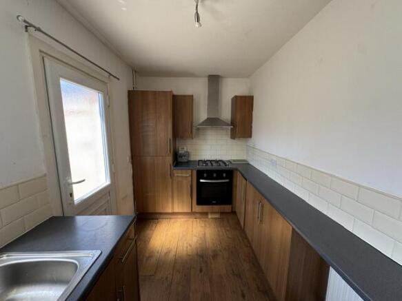 2 bed Terraced to rent Image 4