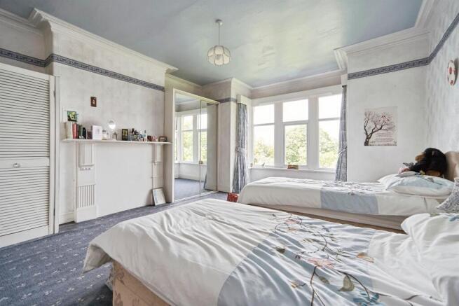 5 bed Semi-Detached for sale Image 9