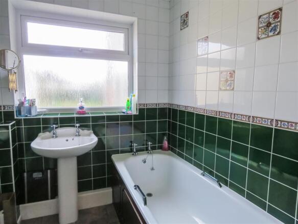 Bathroom.JPG