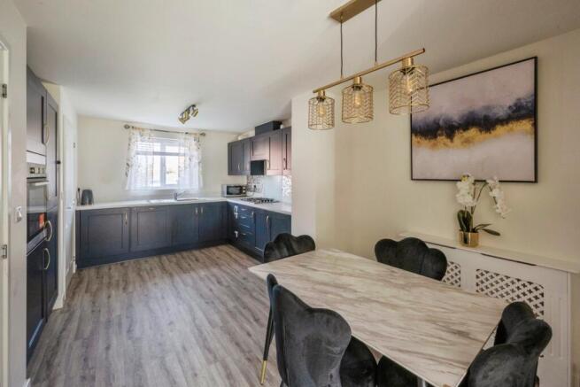 3 bed Semi-Detached for sale Image 8