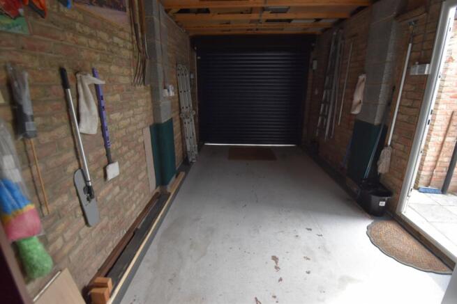 Garage/Workshop