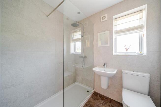 4 bed Detached for sale Image 11