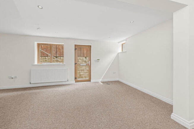 5 bed Detached for sale Image 12