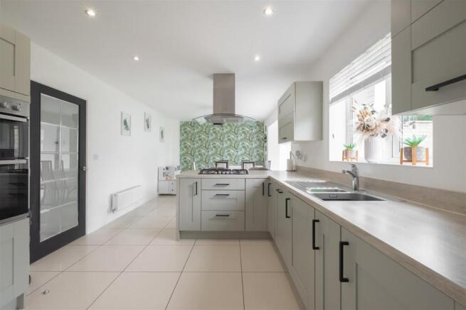 4 bed Detached for sale Image 5