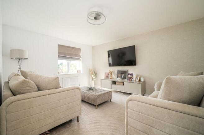 4 bed Detached for sale Image 11
