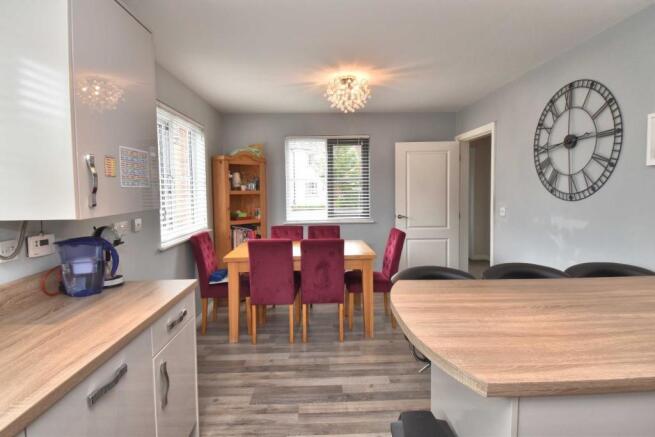 KITCHEN / DINING ROOM