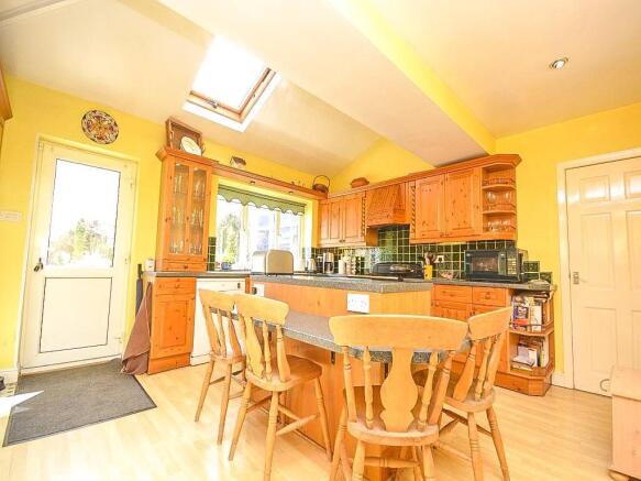 Kitchen / Breakfast Room