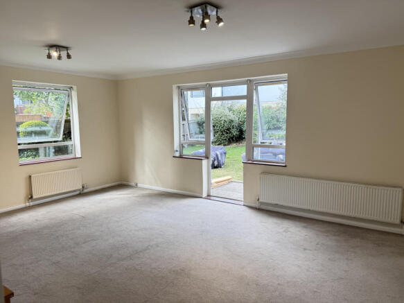3 bed flat to rent Graham Road, London NW4