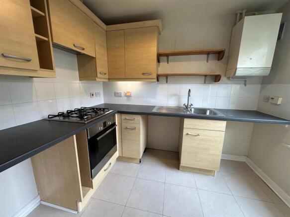 2 bed Terraced to rent Image 4