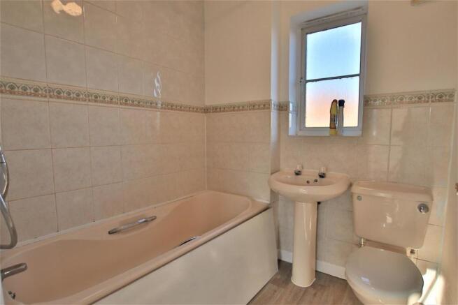 Cypress Road, Walton Cardiff, Tewkesbury - Bathroo