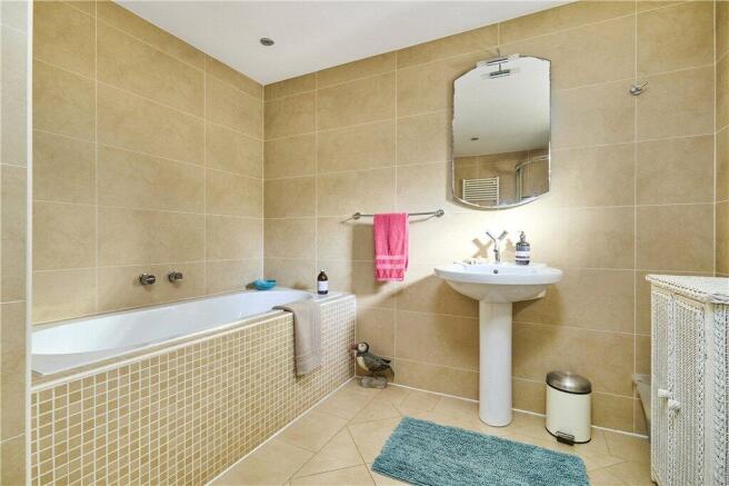 5 bed Detached for sale Image 12