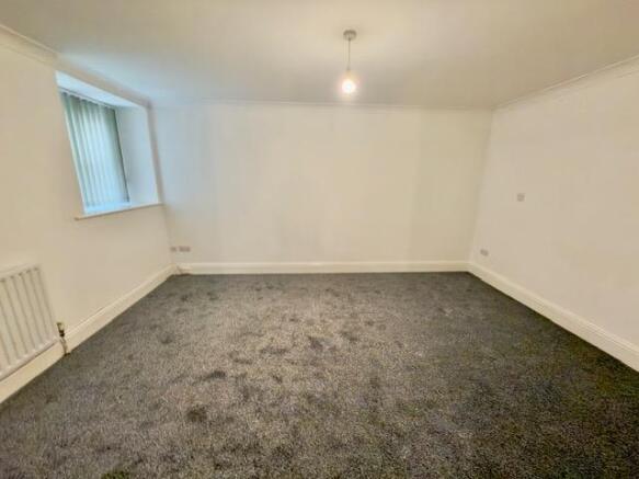 2 bed Apartment to rent Image 5