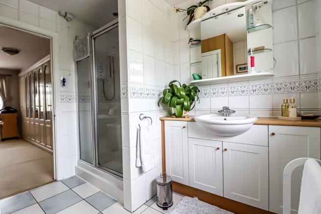 Ensuite to Bed 1