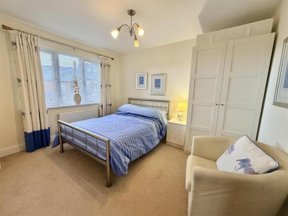 4 bed Detached for sale Image 7