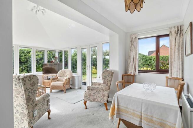 4 Manor Court - Conservatory .jpg
