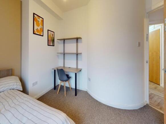 5 bed Not Specified to rent Image 5