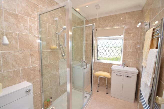SHOWER ROOM/WC