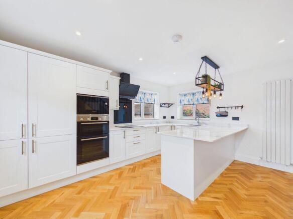 3 bed Detached for sale Image 9