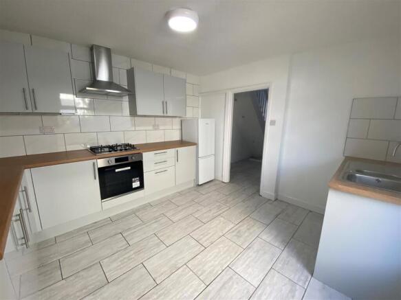 60 Kingsland Crescent - kitchen 2.jpg