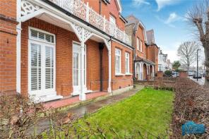 19, Hurst Road, London N21 3JT