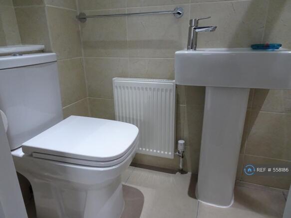 Room 2: Ensuite