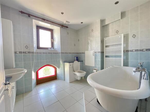 Main bathroom