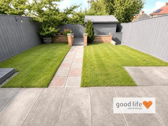 20260811_204455366_iOS9 hemsby close.jpg